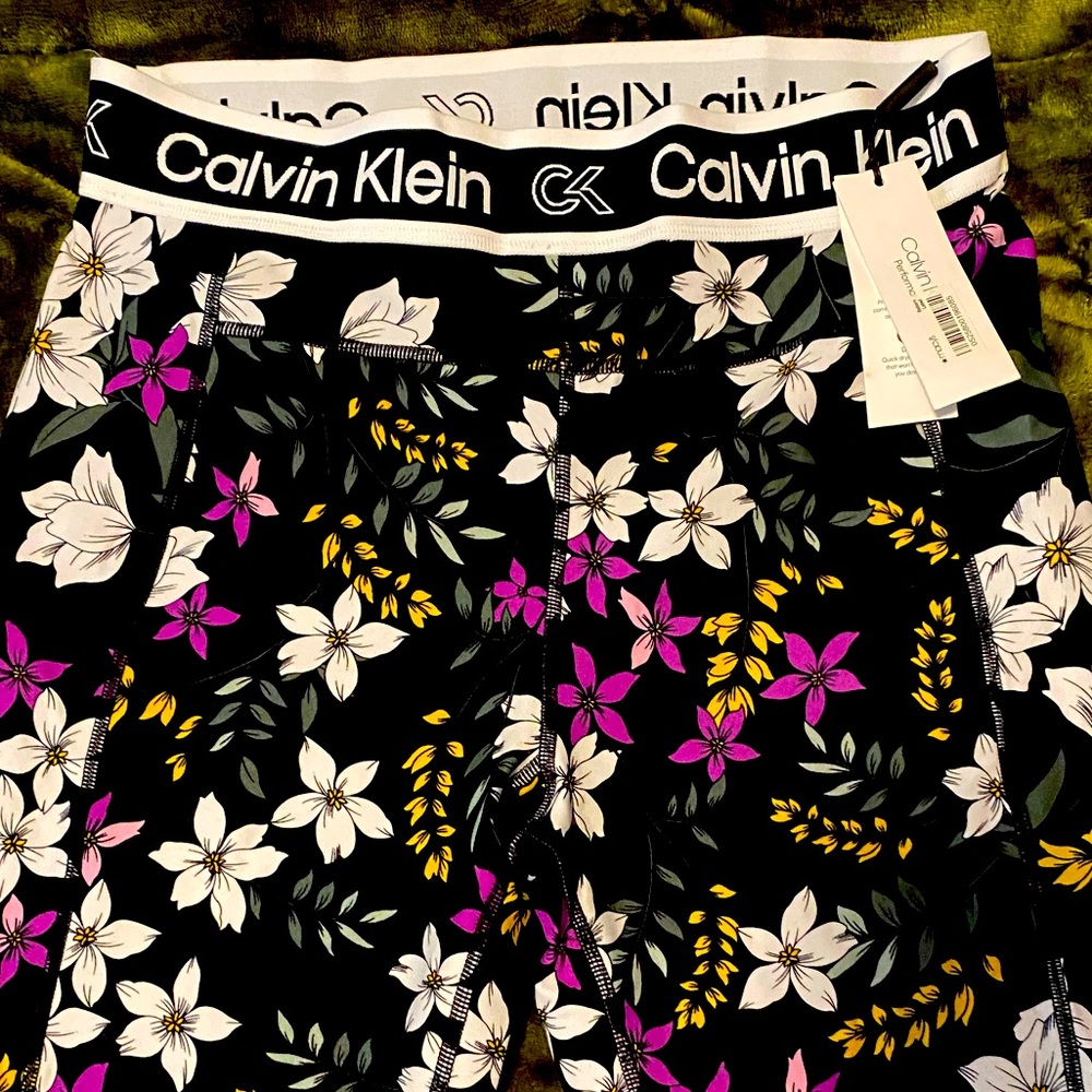 Calvin Klein 7/8 length four way stretch, size LG